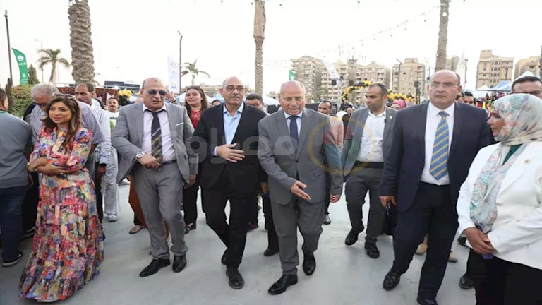 “مرحبا بالعيد”.. محافظ القاهرة يعلن افتتاح المعرض الخامس لـ “بازار القاهرة” (صور)