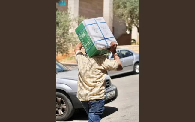 مركز الملك سلمان يوزع أكثر من ألف سلة تموينية في لبنان مركز الملك سلمان يوزع أكثر من ألف سلة تموينية في لبنان