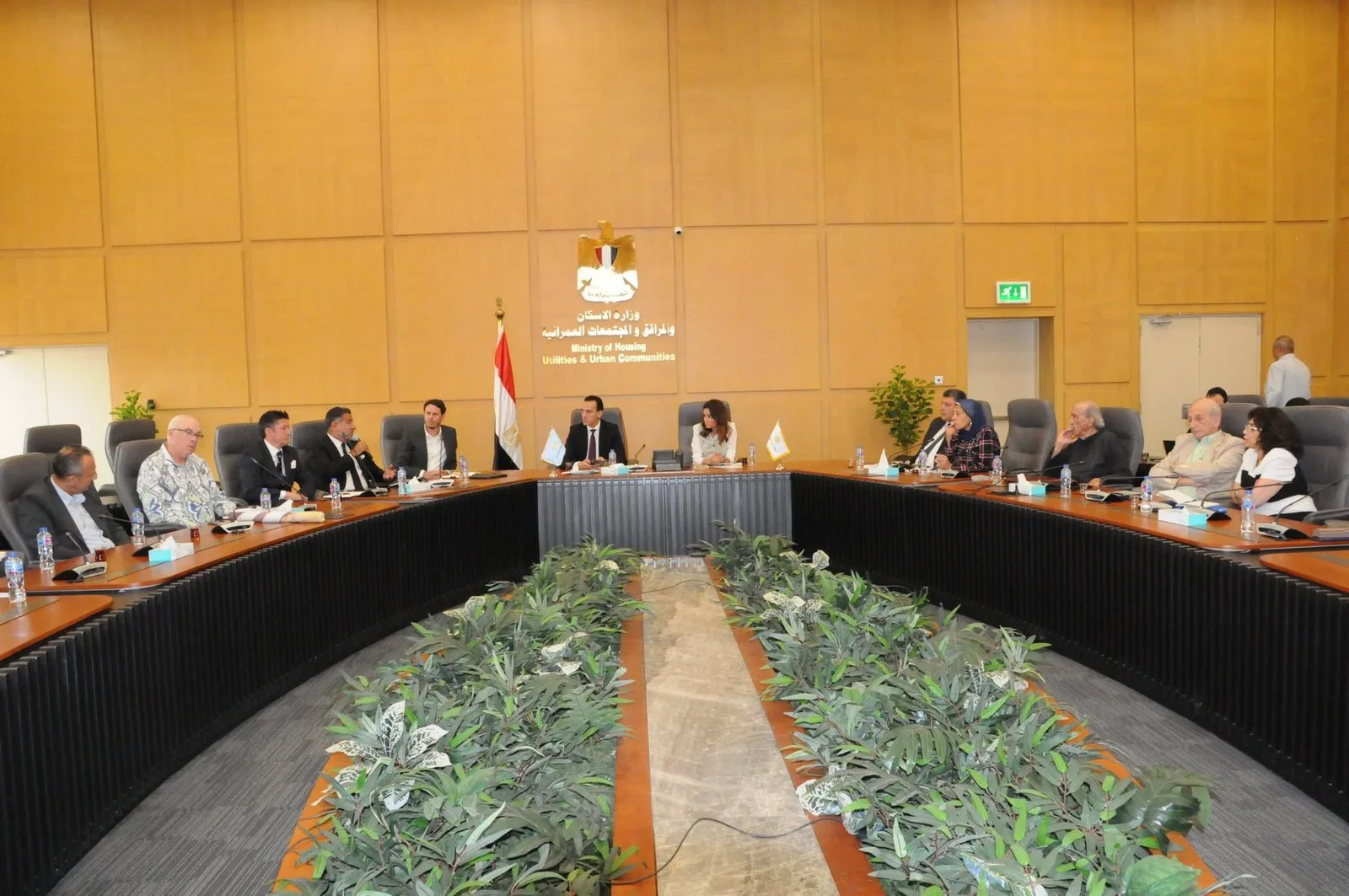 مسؤولون من وزارتي “الإسكان” و”السياحة” ومحافظة الجيزة يراقبون تقدم مشروع تحسين المنطقة بين مطار سفنكس الدولي وهضبة سقارة. مسؤولون من وزارتي “الإسكان” و”السياحة” ومحافظة الجيزة يراقبون تقدم مشروع تحسين المنطقة بين مطار سفنكس الدولي وهضبة سقارة.