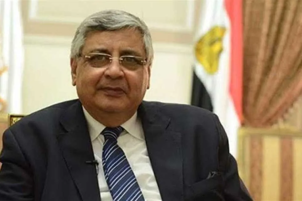 مستشار الرئيس: استثمار في الرعاية الصحية هو الخيار الأكثر ذكاءً.. و90% من صناعة الأدوية تسيطر عليها الشركات الخاصة. مستشار الرئيس: استثمار في الرعاية الصحية هو الخيار الأكثر ذكاءً.. و90% من صناعة الأدوية تسيطر عليها الشركات الخاصة.