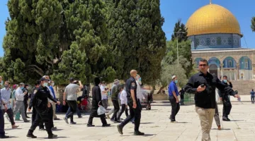مستوطنون يدخلون المسجد الأقصى بمؤازرة من قوات الاحتلال