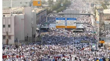مشعر منى يتألق باللون الأبيض مع وصول حجاج بيت الله في يوم التروية (فيديو)