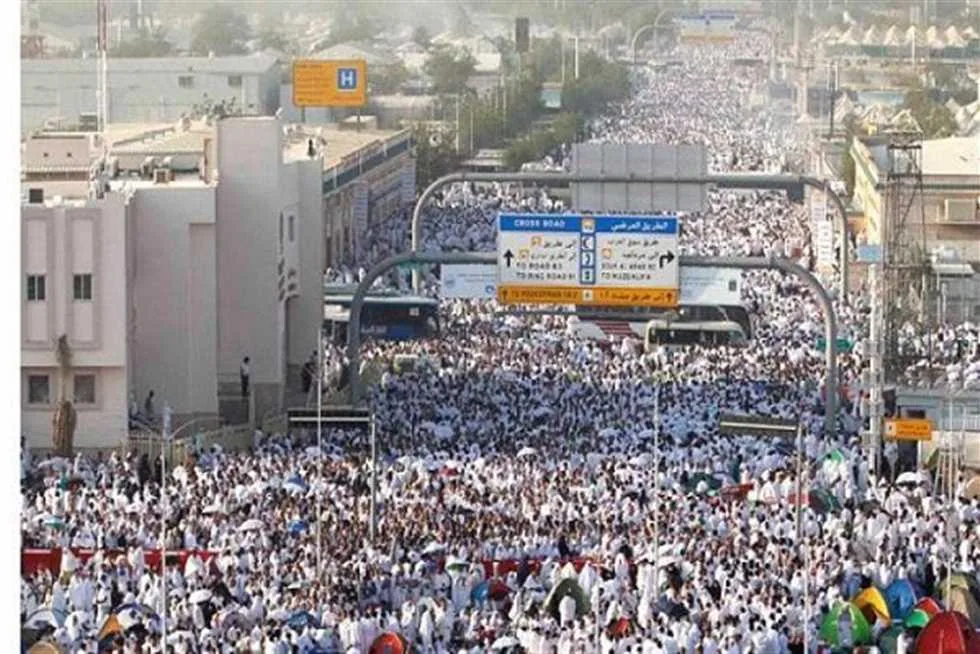 مشعر منى يتألق باللون الأبيض مع وصول حجاج بيت الله في يوم التروية (فيديو) مشعر منى يتألق باللون الأبيض مع وصول حجاج بيت الله في يوم التروية (فيديو)