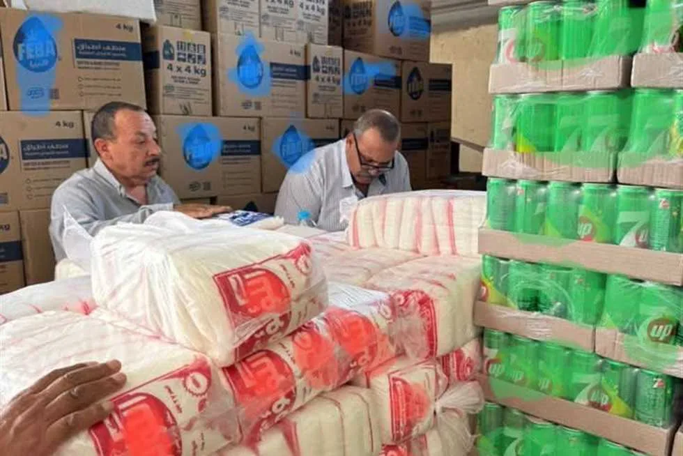 مصادرة 492 زجاجة زيت و15 كيس دقيق تمويني قبل طرحها في السوق السوداء بالشرقية