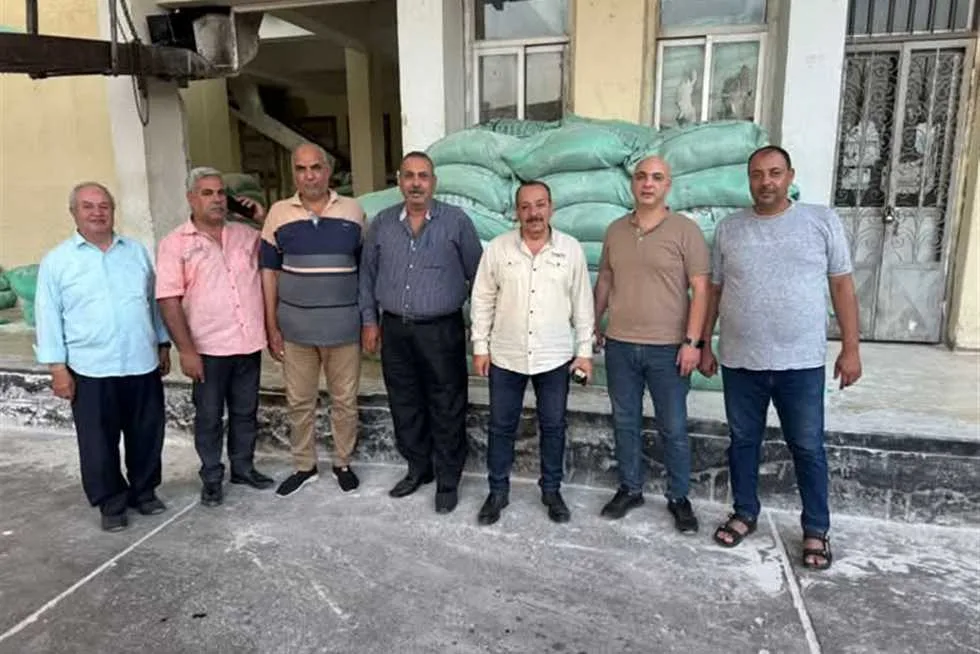 مصادرة شاحنة تحمل 4.5 طن من الدقيق البلدي المهرب خلال حملة تموينية في الزقازيق مصادرة شاحنة تحمل 4.5 طن من الدقيق البلدي المهرب خلال حملة تموينية في الزقازيق