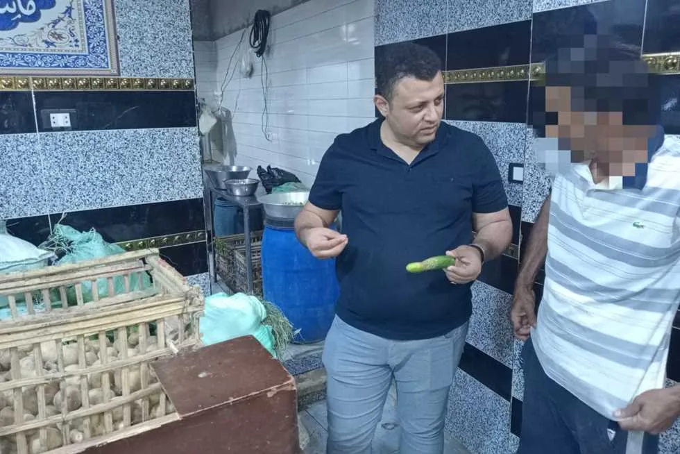 مصادرة مواد غذائية غير صالحة في مطاعم ومخابز ببني سويف.. والمحافظ: سنطبق عقوبات صارمة على المخالفين مصادرة مواد غذائية غير صالحة في مطاعم ومخابز ببني سويف.. والمحافظ: سنطبق عقوبات صارمة على المخالفين