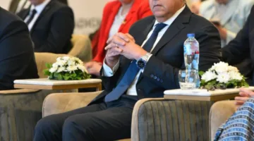 مصر تتصدر دول شرق المتوسط.. وزير الصحة يتلقى شهادة من منظمة الصحة العالمية تؤكد نجاح البلاد في مكافحة التهاب الكبد B