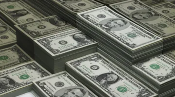 مصر تدفع 13.354 مليار دولار كفوائد وأقساط للديون الخارجية خلال 3 شهور