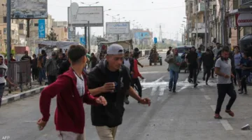 مصرع 15 فلسطينيًا في غارات إسرائيلية على نازحين غرب رفح