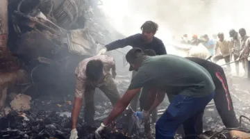 مصرع 240 فرداً في حادث سقوط الطائرة في الهند