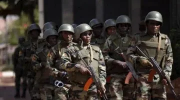 مصرع 30 جندياً على الأقل جراء هجوم على قاعدة عسكرية في مالي