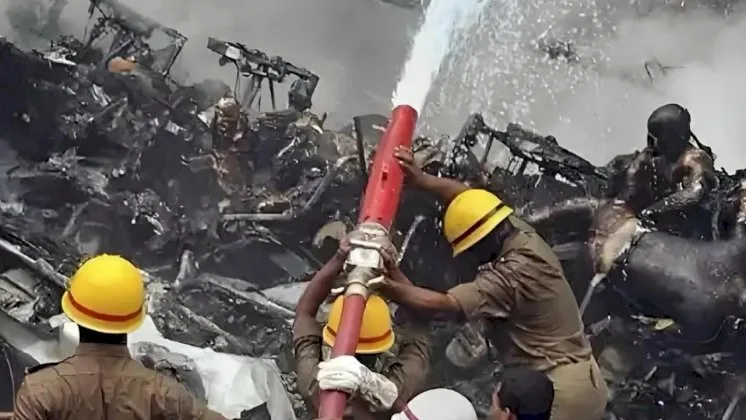 مصرع جميع الركاب البالغ عددهم 242 على متن الطائرة المتوجهة إلى لندن! مصرع جميع الركاب البالغ عددهم 242 على متن الطائرة المتوجهة إلى لندن!