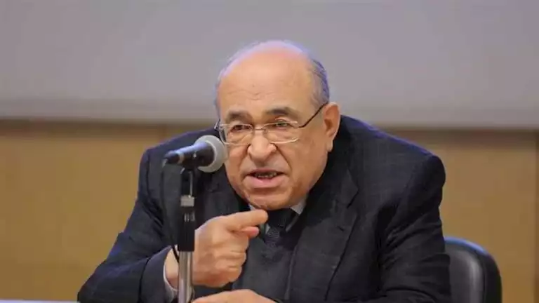 مصطفى الفقي يوضح دوافع تنفيذ ضربة عسكرية ضد إيران في هذه اللحظة. مصطفى الفقي يوضح دوافع تنفيذ ضربة عسكرية ضد إيران في هذه اللحظة.
