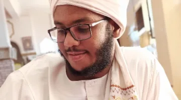 من فضلك، راقب كيف ستؤثر طريقة تحية الشيخ على الشيخ الكباشي.