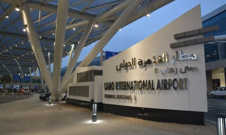 مطار القاهرة الدولي يحتفل بعيد الأضحى مع المسافرين ويشاركهم فرحتهم مطار القاهرة الدولي يحتفل بعيد الأضحى مع المسافرين ويشاركهم فرحتهم