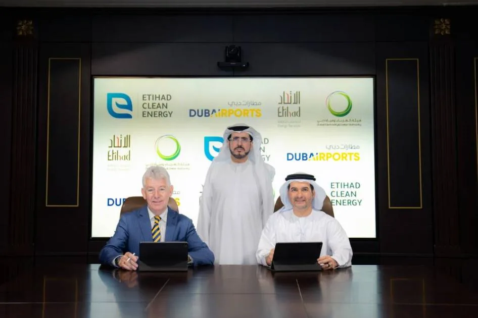 مطارات دبي تجدد نظام الإضاءة في مطاري دبي وآل مكتوم
