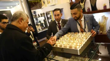 مع تراجع الدولار، أسعار الذهب في مصر تنخفض و«عيار 21» يصل إلى 4685 جنيهاً