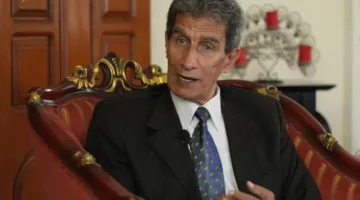 معصوم مرزوق لـ«الحرية»: من غير المعقول الحديث عن مؤامرة لإحراج مصر، والقوافل لا تعبر الحدود بدون تنسيق مع الحكومة.