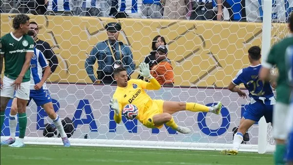 مغامرة نادرة: إنقاذ مذهل من حارس بورتو خلال مواجهة بالميراس في كأس العالم للأندية (فيديو) مغامرة نادرة: إنقاذ مذهل من حارس بورتو خلال مواجهة بالميراس في كأس العالم للأندية (فيديو)
