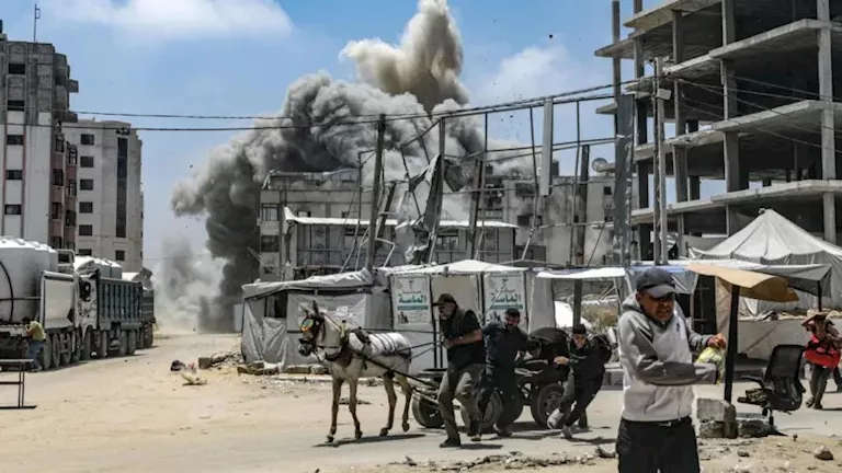 مقتل 10 فلسطينيين جراء غارات جوية إسرائيلية على غزة مقتل 10 فلسطينيين جراء غارات جوية إسرائيلية على غزة