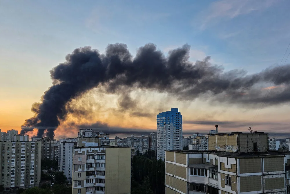 مقتل 14 فردًا على الأقل جراء هجوم روسي في كييف مقتل 14 فردًا على الأقل جراء هجوم روسي في كييف