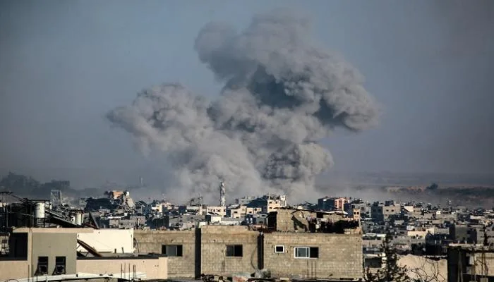 مقتل 35 فلسطينيا في غزة، غالبيتهم بالقرب من مركز توزيع المساعدات. مقتل 35 فلسطينيا في غزة، غالبيتهم بالقرب من مركز توزيع المساعدات.
