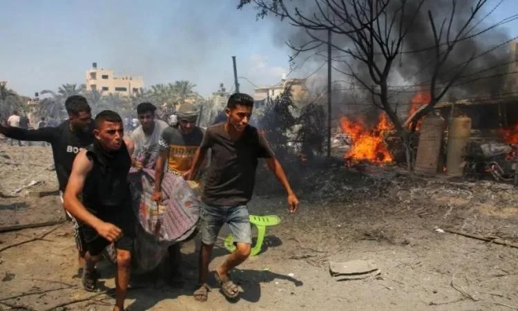 مقتل 7 فلسطينيين نتيجة قصف الاحتلال لخيمة تجمع نازحين غرب خان يونس مقتل 7 فلسطينيين نتيجة قصف الاحتلال لخيمة تجمع نازحين غرب خان يونس