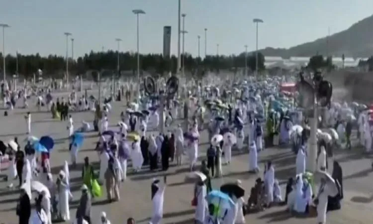 ملايين الحجاج تتوجه إلى عرفات لأداء الركن الأساسي للحج ملايين الحجاج تتوجه إلى عرفات لأداء الركن الأساسي للحج