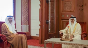 ملك البحرين وثاني الزيودي يتناولان التعاون الاستراتيجي في المنامة