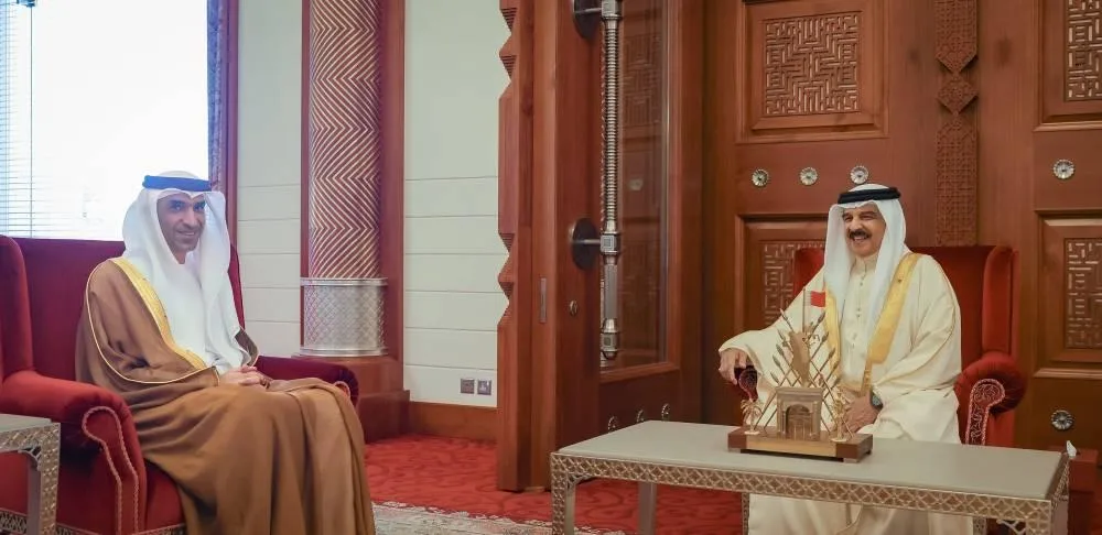 ملك البحرين وثاني الزيودي يتناولان التعاون الاستراتيجي في المنامة ملك البحرين وثاني الزيودي يتناولان التعاون الاستراتيجي في المنامة