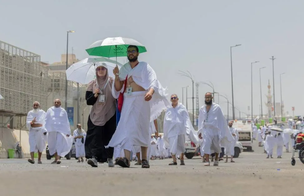 مليونا حاج يتواجدون في صعيد عرفات اليوم لأداء أفضل عبادة في الحج مليونا حاج يتواجدون في صعيد عرفات اليوم لأداء أفضل عبادة في الحج