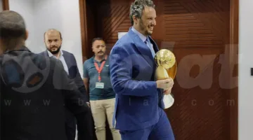 ممدوح عيد يجذب الأنظار في اجتماع اتحاد الكرة بحضور لافت مع كأس دوري أبطال إفريقيا (فيديو)