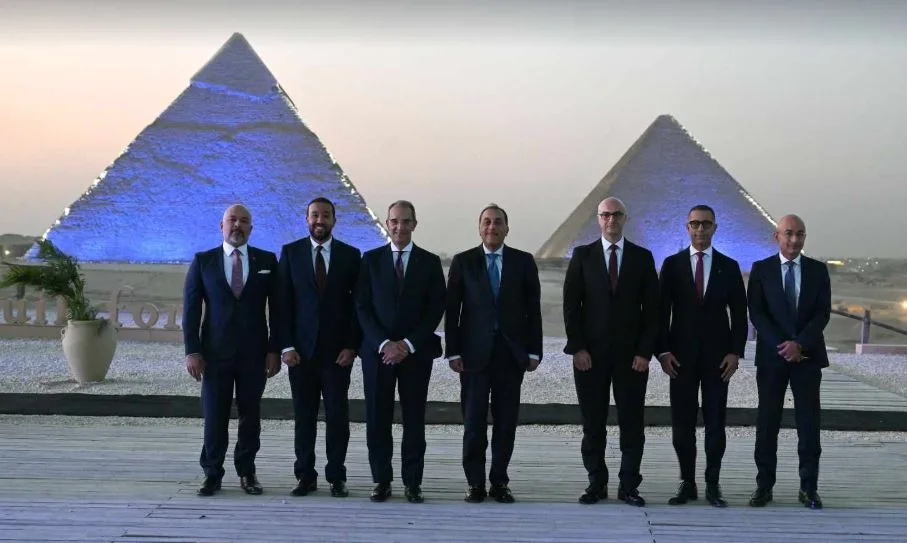 رئيس الوزراء: إطلاق خدمات الجيل الخامس لشبكات الهواتف المحمولة يُعتبر تقدمًا نحو التحول الرقمي رئيس الوزراء: إطلاق خدمات الجيل الخامس لشبكات الهواتف المحمولة يُعتبر تقدمًا نحو التحول الرقمي