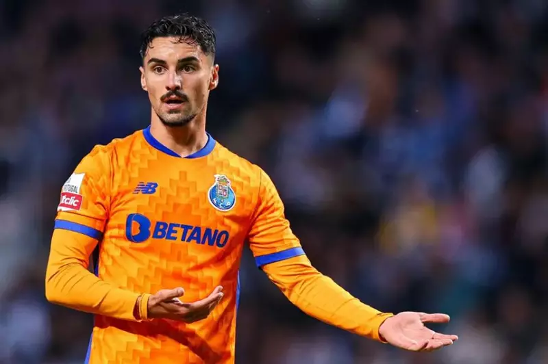 منافس الأهلي: لاعب بورتو يتحدث عن مواجهة أفضل الفرق كحلم للجميع، ويصف البطولة بأنها ستكون رائعة. منافس الأهلي: لاعب بورتو يتحدث عن مواجهة أفضل الفرق كحلم للجميع، ويصف البطولة بأنها ستكون رائعة.