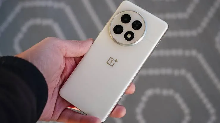 منافسة فريدة: Nothing Phone 3a وOnePlus 13 يتنافسان على التميز منافسة فريدة: Nothing Phone 3a وOnePlus 13 يتنافسان على التميز