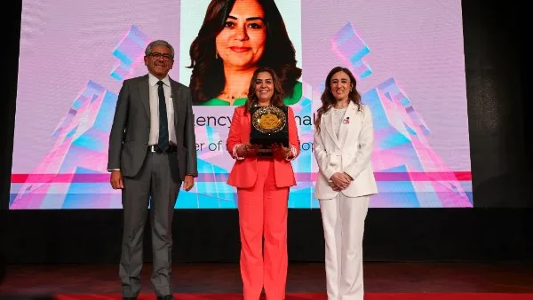 منال عوض: نساند تعزيز دور النساء في جميع المحافظات ونطلق مبادرات مبتكرة لدعمهن اقتصاديًا. منال عوض: نساند تعزيز دور النساء في جميع المحافظات ونطلق مبادرات مبتكرة لدعمهن اقتصاديًا.