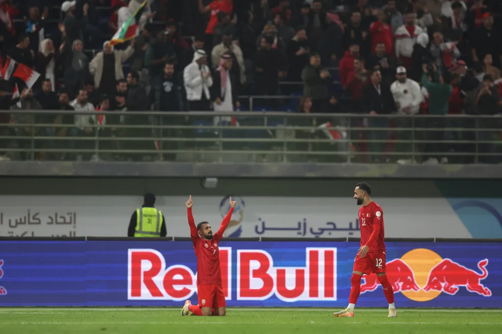منتخب البحرين يواجه صدمة قوية قبل اللقاء مع السعودية منتخب البحرين يواجه صدمة قوية قبل اللقاء مع السعودية