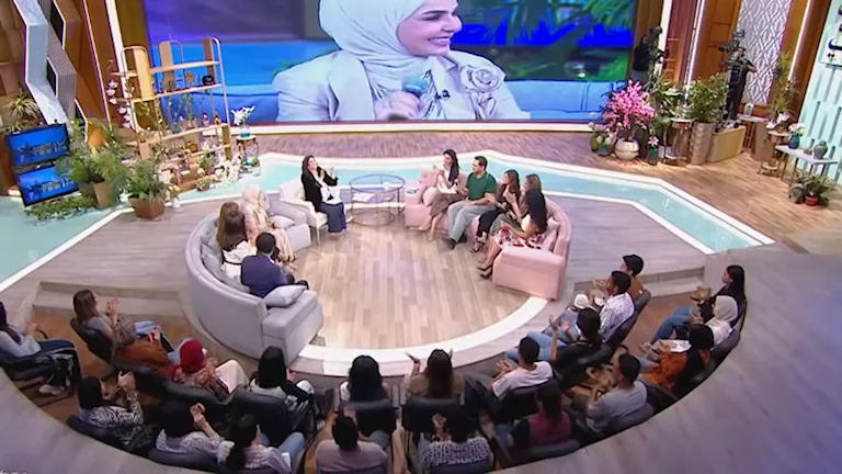 مها الصغير تؤدي أغنية في “معكم منى الشاذلي” وتوضح: الرجل هو مصدر الأمان. مها الصغير تؤدي أغنية في “معكم منى الشاذلي” وتوضح: الرجل هو مصدر الأمان.