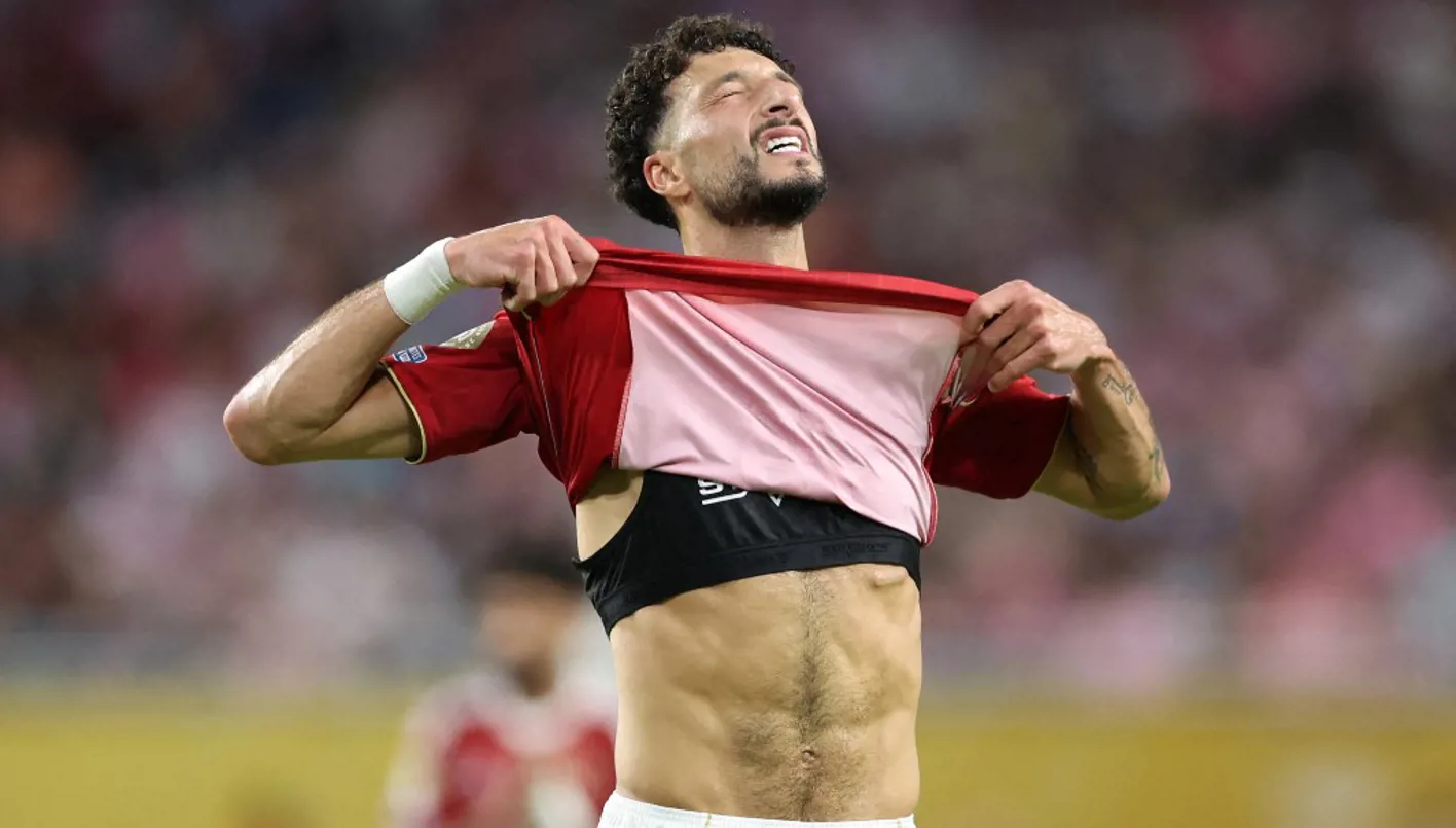 مهاجم الأهلي أبو علي يعبر عن استيائه من نتيجة التعادل مع إنتر ميامي مهاجم الأهلي أبو علي يعبر عن استيائه من نتيجة التعادل مع إنتر ميامي