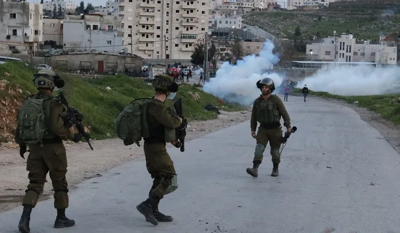 اليوم الرابع للعيد: إسرائيل تقتل 72 فلسطينياً في غزة، بينهم أفراد يبحثون عن الطعام. اليوم الرابع للعيد: إسرائيل تقتل 72 فلسطينياً في غزة، بينهم أفراد يبحثون عن الطعام.