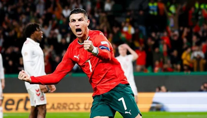 مواجهة إسبانيا والبرتغال: إلى أين اختفى قميص كريستيانو رونالدو خلال الاستراحة؟ (فيديو) مواجهة إسبانيا والبرتغال: إلى أين اختفى قميص كريستيانو رونالدو خلال الاستراحة؟ (فيديو)