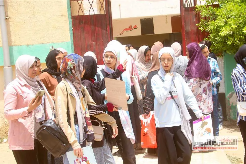 موعد الامتحان غدًا: تفاصيل اختبار مادة الاقتصاد للصف الثالث الثانوي 2025 (النظام القديم والجديد) موعد الامتحان غدًا: تفاصيل اختبار مادة الاقتصاد للصف الثالث الثانوي 2025 (النظام القديم والجديد)