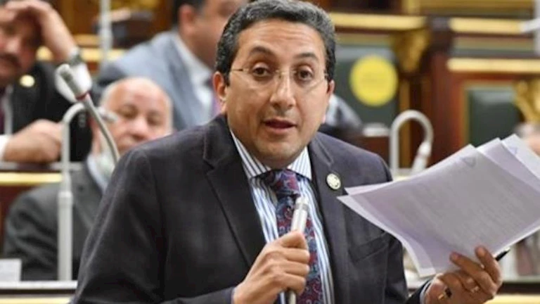 نائب برلماني ينبه من زيادة تكاليف المكالمات والإنترنت بعد إطلاق الجيل الخامس نائب برلماني ينبه من زيادة تكاليف المكالمات والإنترنت بعد إطلاق الجيل الخامس