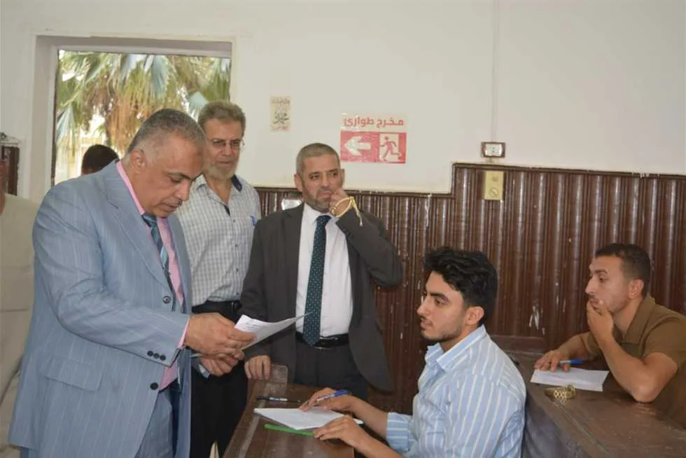 نائب رئيس جامعة الأزهر يؤكد على أهمية الالتزام بالمعايير واللوائح الخاصة بامتحانات الطلاب نائب رئيس جامعة الأزهر يؤكد على أهمية الالتزام بالمعايير واللوائح الخاصة بامتحانات الطلاب