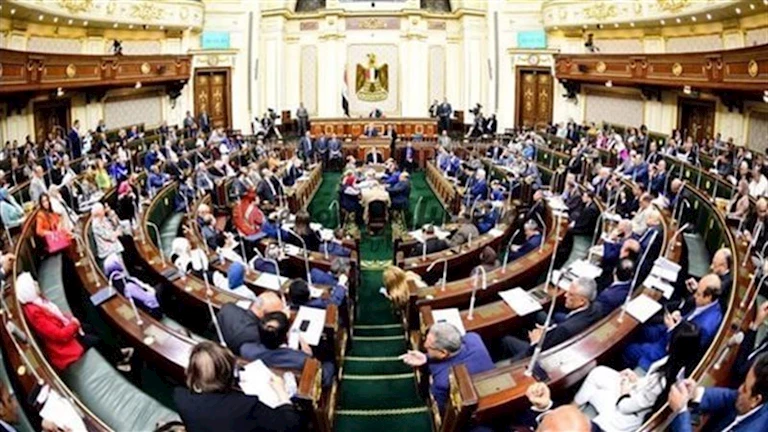 نائب يدعو لتطبيق قانون “السمسرة” لمكافحة غسيل الأموال والفوضى في سوق العقارات