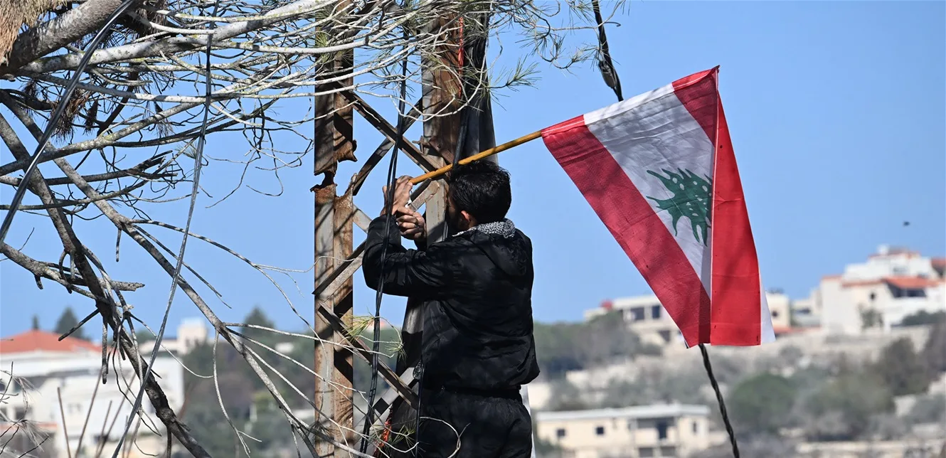 ناس يتحركون من أماكنهم