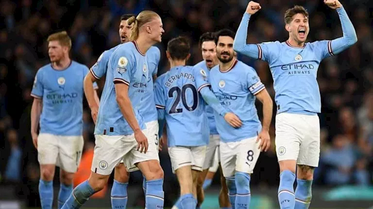 نجم الجزائر يتمهّد للانتقال إلى مانشستر سيتي نجم الجزائر يتمهّد للانتقال إلى مانشستر سيتي