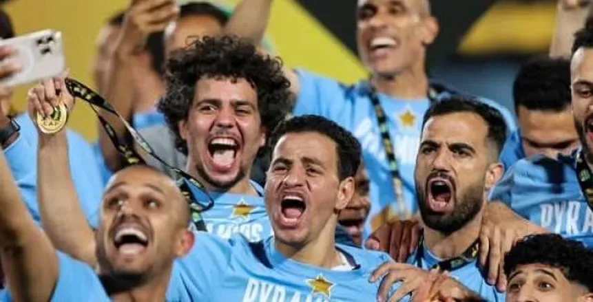 نجم بيراميدز يوضح قراره بشأن الانتقال إلى الزمالك بعد تحقيق بطولة دوري أبطال إفريقيا.
