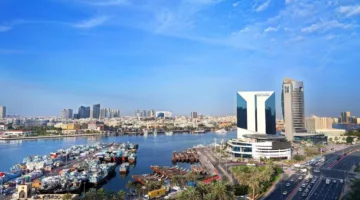 نصف الشركات في دبي تتبنى استراتيجيات الاستدامة البيئية والاجتماعية وحوكمة الشركات.