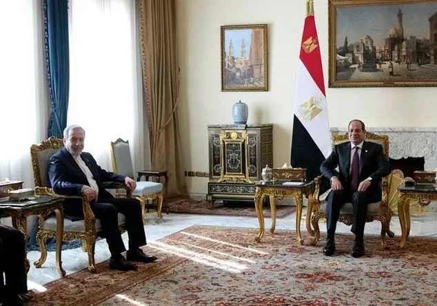 الرئيس السيسي يلتقي وزير الخارجية الإيراني الرئيس السيسي يلتقي وزير الخارجية الإيراني